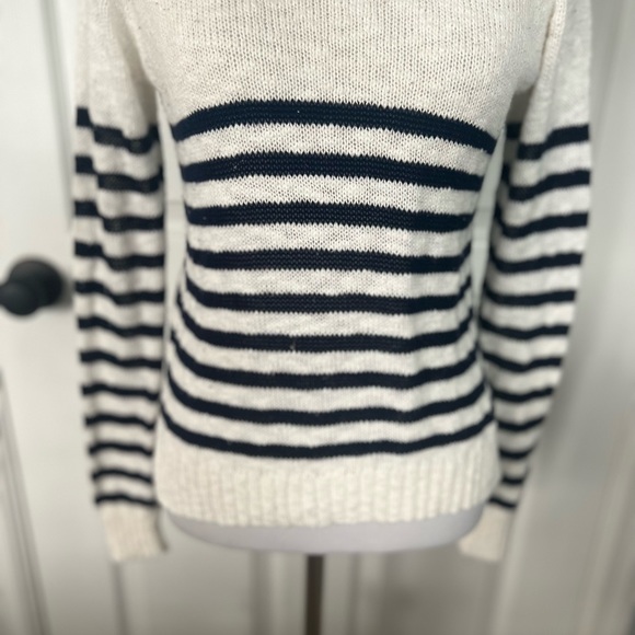 Lightweight White & Navy Striped Sweater (XS) - Picture 4 of 12